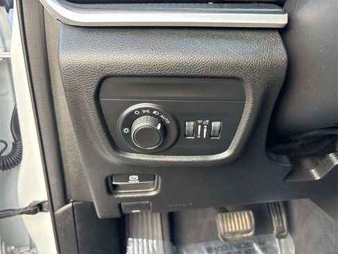 Used 2023 Jeep Grand Cherokee Altitude image 22