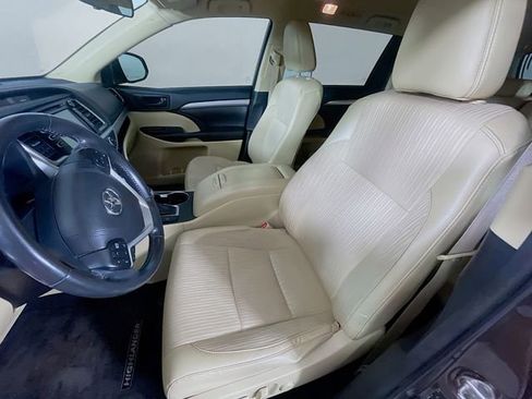 Used 2017 Toyota Highlander Plus AWD/4WD image 20