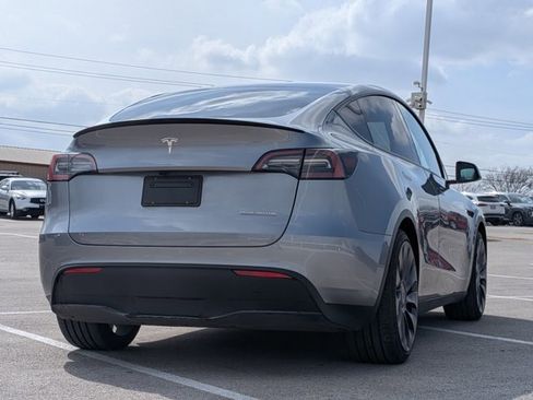 Used 2025 Tesla Model Y Performance image 5