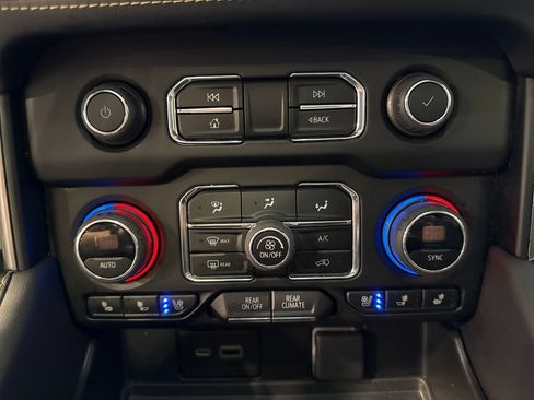Used 2023 Chevrolet Tahoe Premier AWD/4WD image 19