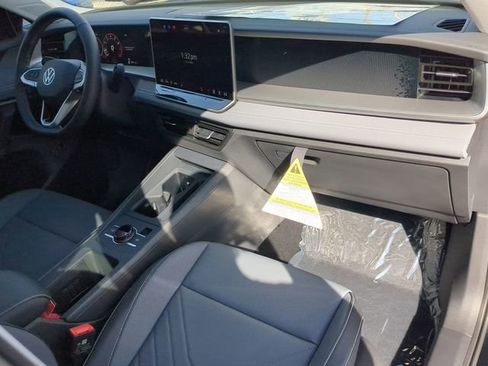 New 2026 Volkswagen Tiguan SE image 12