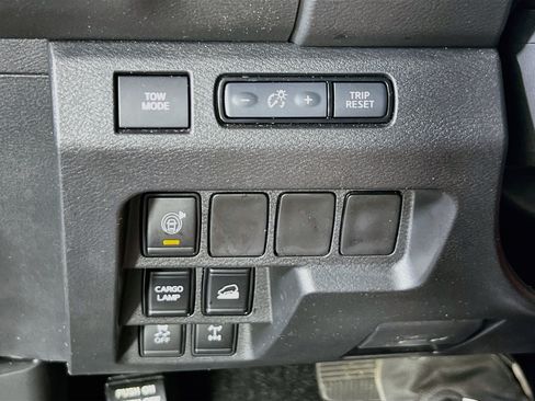 Used 2025 Nissan Frontier PRO-4X AWD/4WD image 10