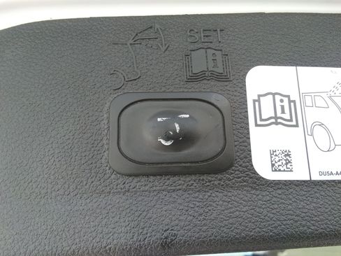 Used 2019 Ford Escape Titanium image 9