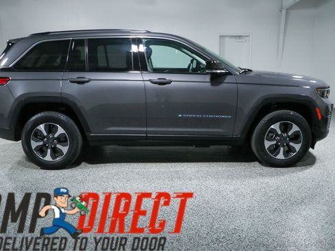 Used 2023 Jeep Grand Cherokee 4WD 4xe image 6