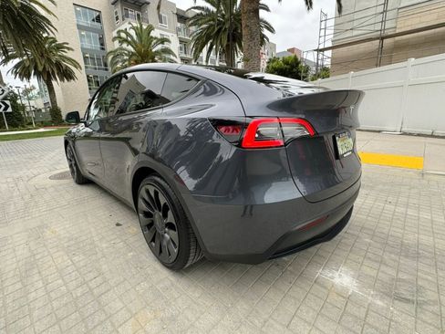 Used 2022 Tesla Model Y Performance AWD/4WD image 7