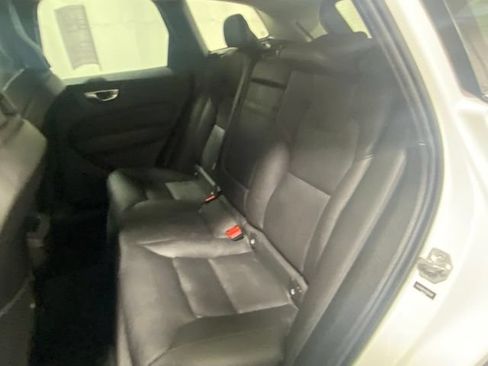 Used 2021 Volvo XC60 T5 Momentum w/ Premium Package AWD/4WD image 14