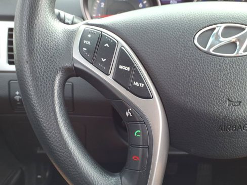 Used 2017 Hyundai Elantra GT FWD image 18
