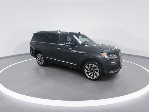 Used 2024 Lincoln Navigator Reserve w/ Equipment Group 201A image 2