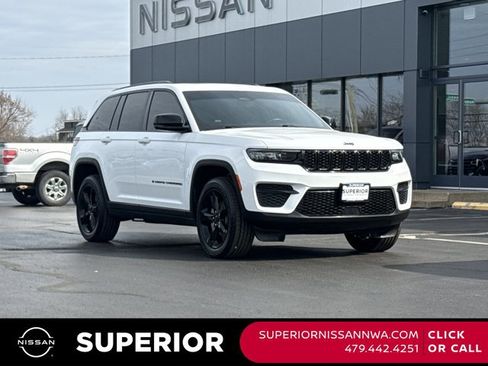 Used 2022 Jeep Grand Cherokee Altitude image 1