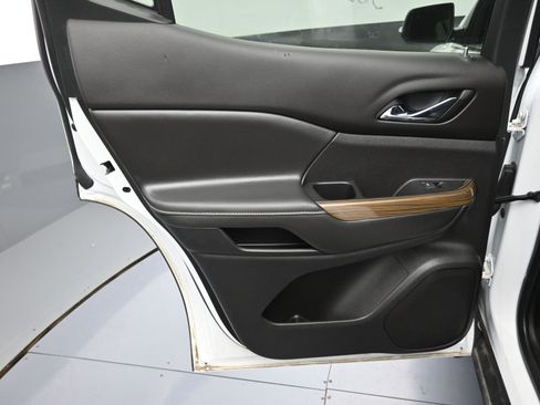 Used 2023 GMC Acadia SLE w/ Driver Convenience Package image 13