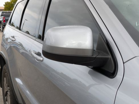 Used 2016 Jeep Grand Cherokee Laredo 75th Anniversary image 12