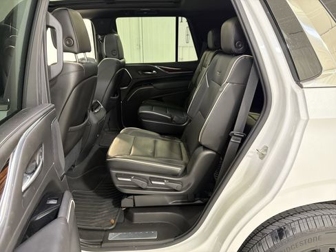 Used 2021 Cadillac Escalade Premium Luxury image 12