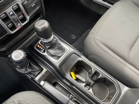 Used 2023 Jeep Gladiator Willys image 24