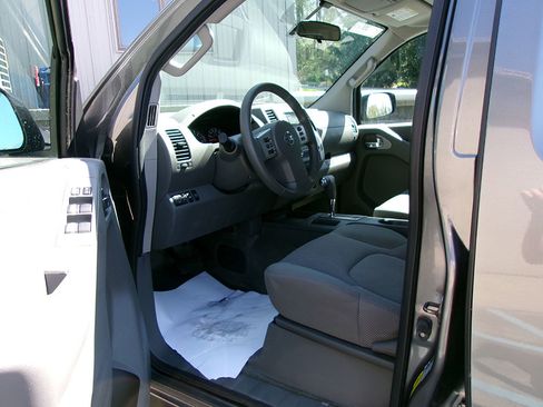 Used 2016 Nissan Frontier SV image 13