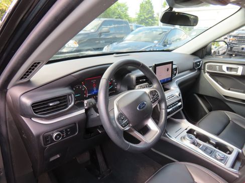 Used 2023 Ford Explorer XLT w/ Equipment Group 202A AWD/4WD image 14