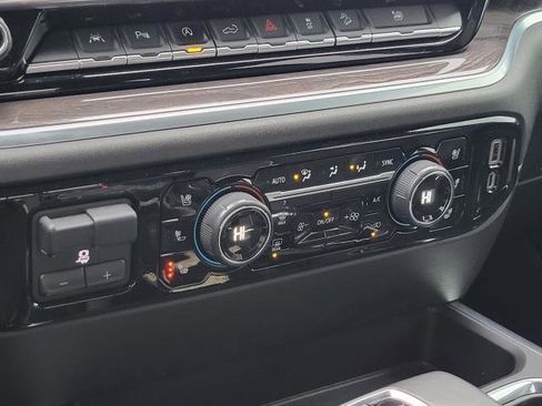 Used 2022 Chevrolet Silverado 1500 LTZ w/ LTZ Premium Package image 18