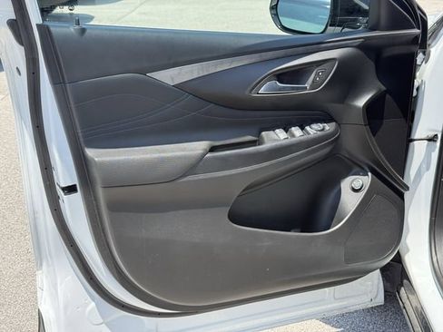 Used 2025 Buick Envista Sport Touring w/ Convenience I Package FWD image 31