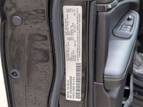 Certified 2024 Jeep Grand Cherokee L Laredo image 32