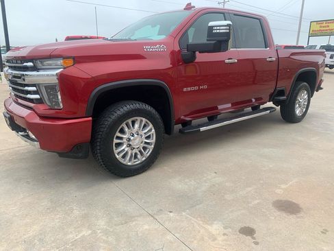 Used 2020 Chevrolet Silverado 2500 High Country w/ Technology Package AWD/4WD image 3