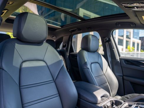 Certified 2023 Porsche Cayenne AWD/4WD image 26