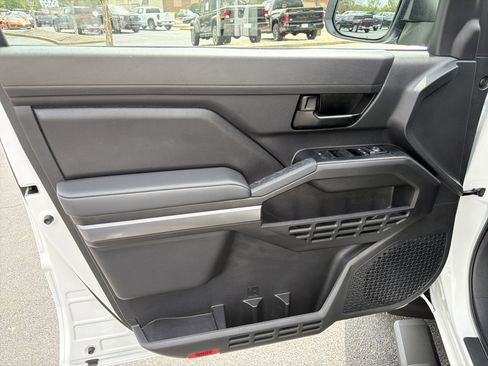 Used 2025 Toyota Tacoma SR5 image 10