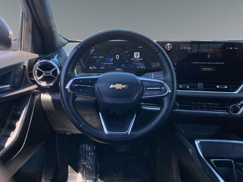 Used 2025 Chevrolet Equinox LT AWD/4WD image 12