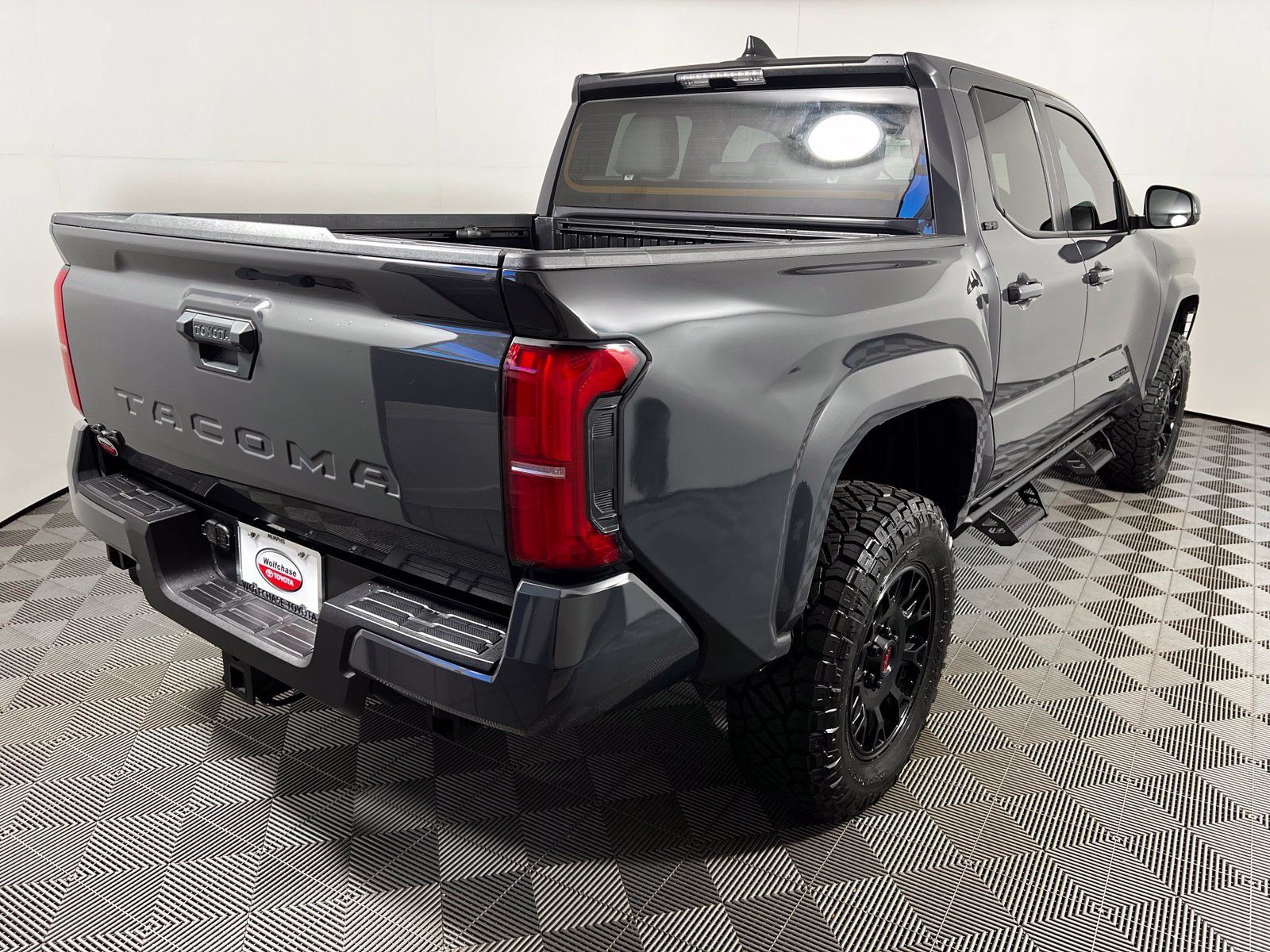 Certified 2025 Toyota Tacoma SR5 AWD/4WD image 5