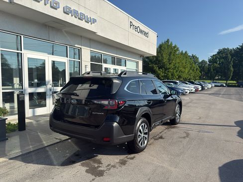 Used 2023 Subaru Outback Premium AWD/4WD image 3