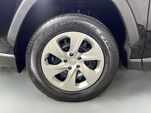 Used 2024 Toyota RAV4 LE AWD/4WD image 14