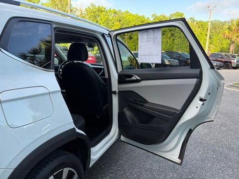 Used 2023 Volkswagen Taos SE image 26