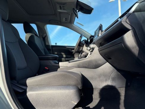 Used 2021 Toyota RAV4 XLE image 20