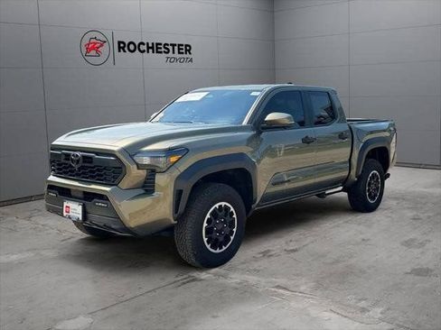 Used 2024 Toyota Tacoma TRD Off-Road w/ TRD Off Road Premium Package AWD/4WD image 38