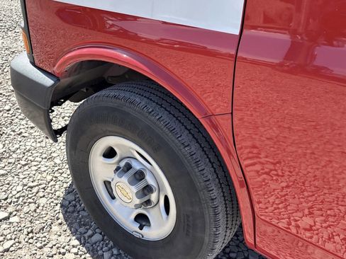 Used 2005 Chevrolet Express 3500 RWD image 24