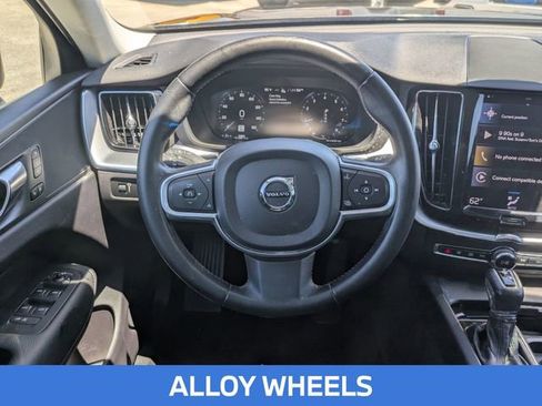 Used 2021 Volvo XC60 T5 Momentum w/ Premium Package FWD image 14
