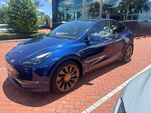 Used 2023 Tesla Model Y Performance AWD/4WD image 2