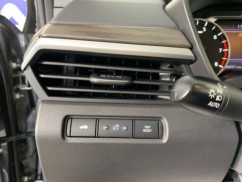 Used 2025 Nissan Altima 2.5 SV FWD image 16