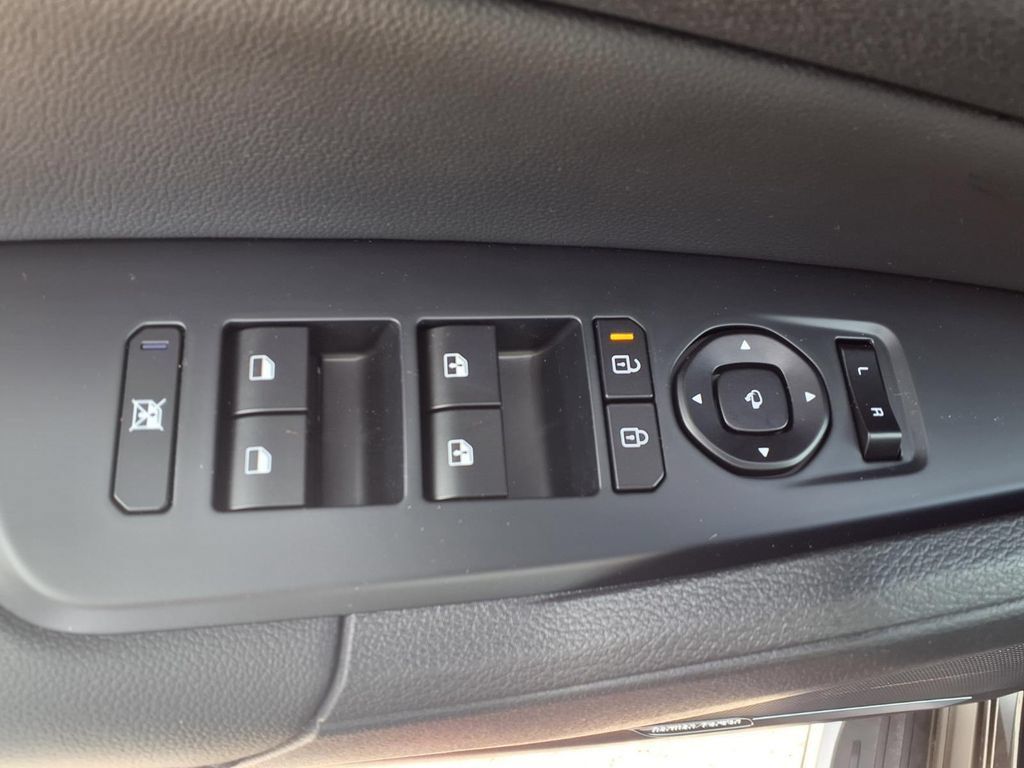 New 2026 Kia Sportage SX FWD image 11