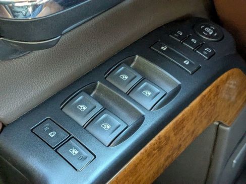 Used 2018 Chevrolet Silverado 1500 High Country image 24