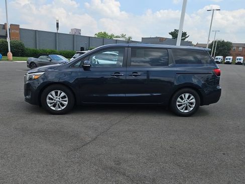 Used 2017 Kia Sedona LX FWD image 2