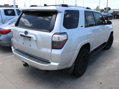 Used 2021 Toyota 4Runner SR5 Premium w/ Moonroof Package RWD image 11