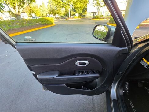 Used 2015 Kia Soul image 31