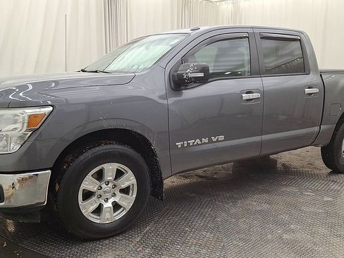 Used 2018 Nissan Titan SV image 7