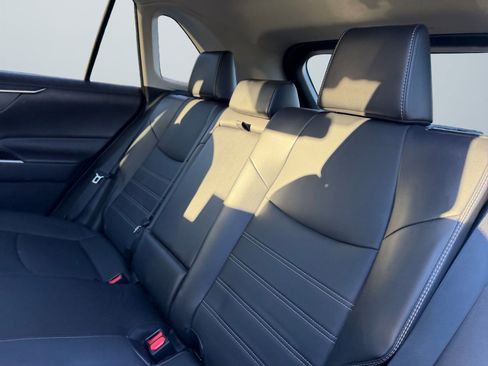 Used 2022 Toyota RAV4 XLE Premium image 14