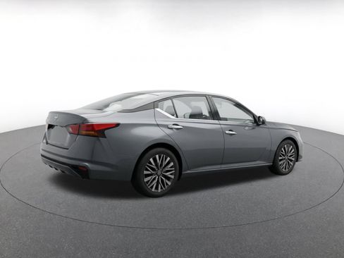 Used 2025 Nissan Altima 2.5 SV FWD image 9