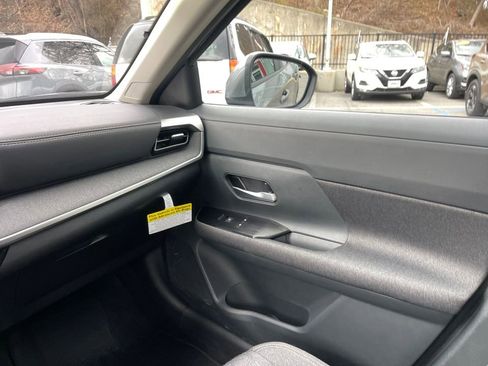 New 2025 Nissan Kicks SV w/ Illumination Package image 16