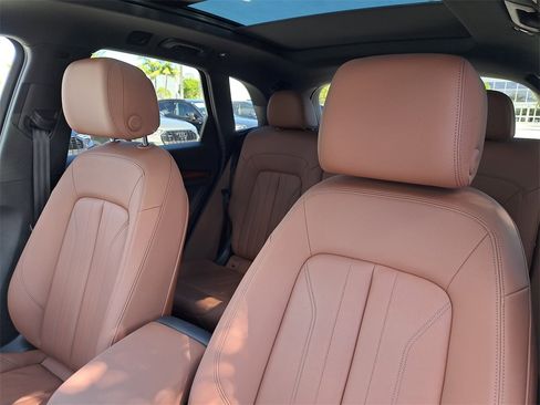 Used 2023 Audi Q5 2.0T Premium w/ Convenience Package image 17