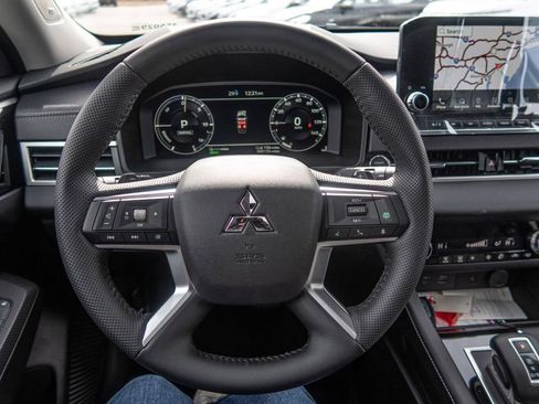 New 2025 Mitsubishi Outlander 4WD Plug-In Hybrid image 31