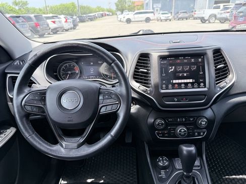 Used 2019 Jeep Cherokee Trailhawk w/ Cold Weather Group AWD/4WD image 10