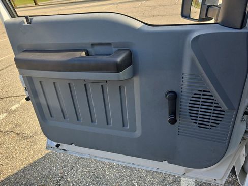Used 2016 Ford F550 2WD Regular Cab Super Duty image 22