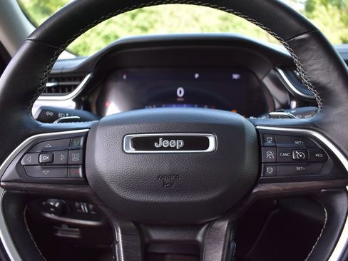 Used 2022 Jeep Grand Cherokee L Limited AWD/4WD image 12